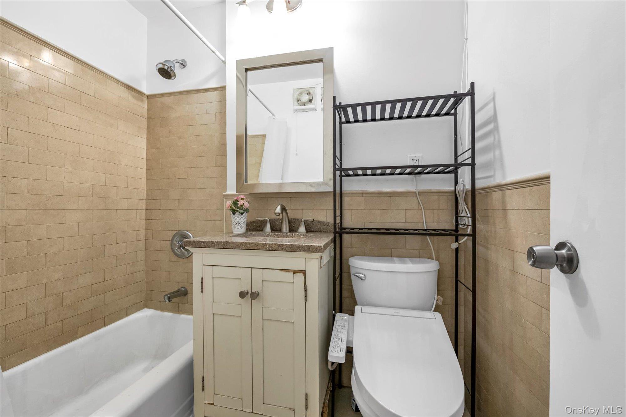 139-15 83 Ave # 305, Briarwood, NY 11435