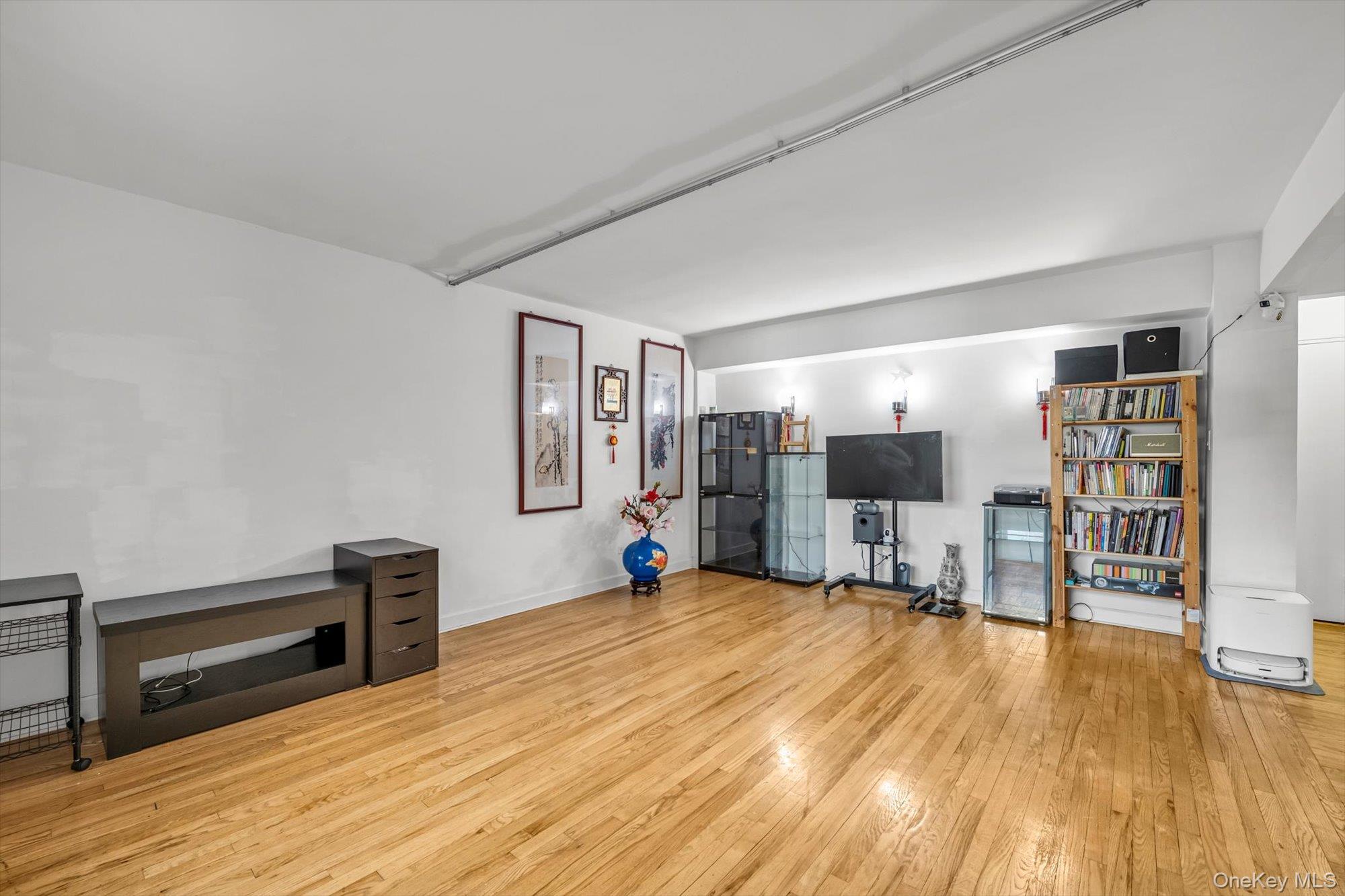 139-15 83 Ave # 305, Briarwood, NY 11435