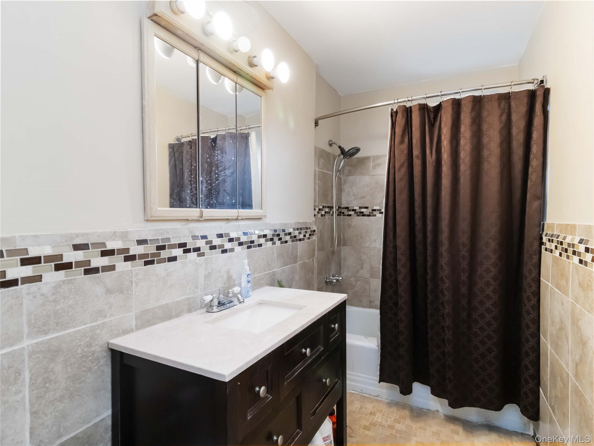 90-10 32nd Avenue # 305, East Elmhurst, NY 11369