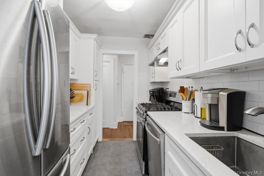 45 Hill Park Avenue # PR2, Great Neck, NY 11021