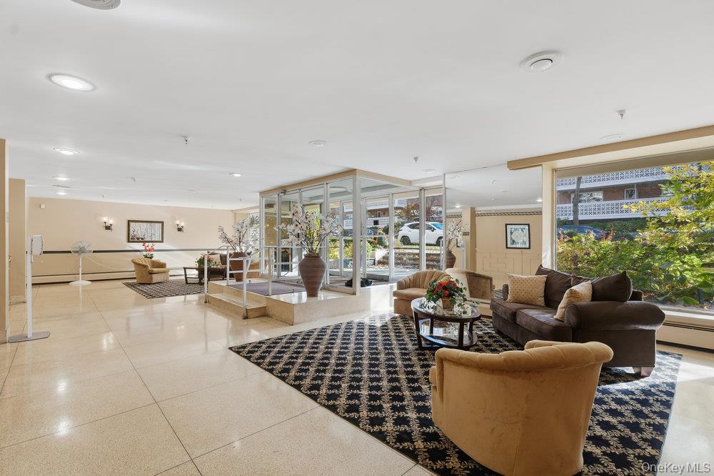 45 Hill Park Avenue # PR2, Great Neck, NY 11021