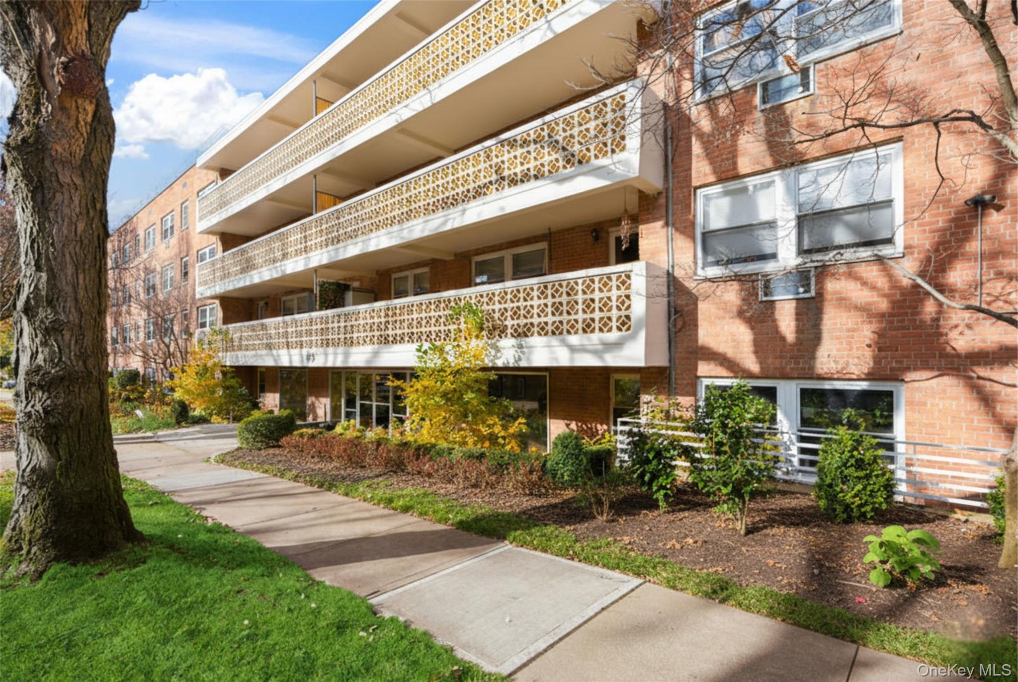 45 Hill Park Avenue # PR2, Great Neck, NY 11021