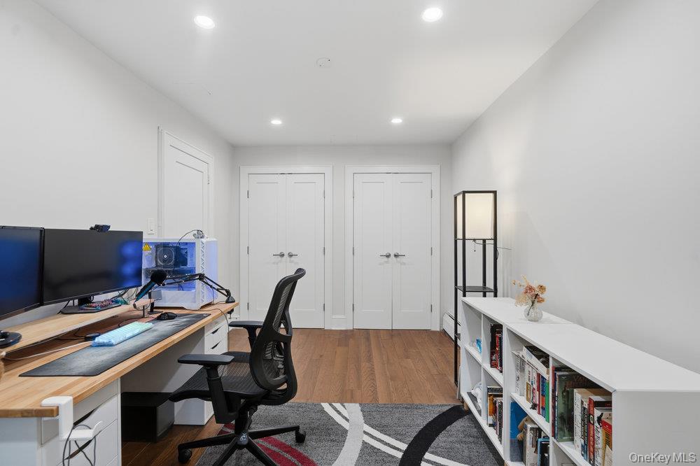 45 Hill Park Avenue # PR2, Great Neck, NY 11021