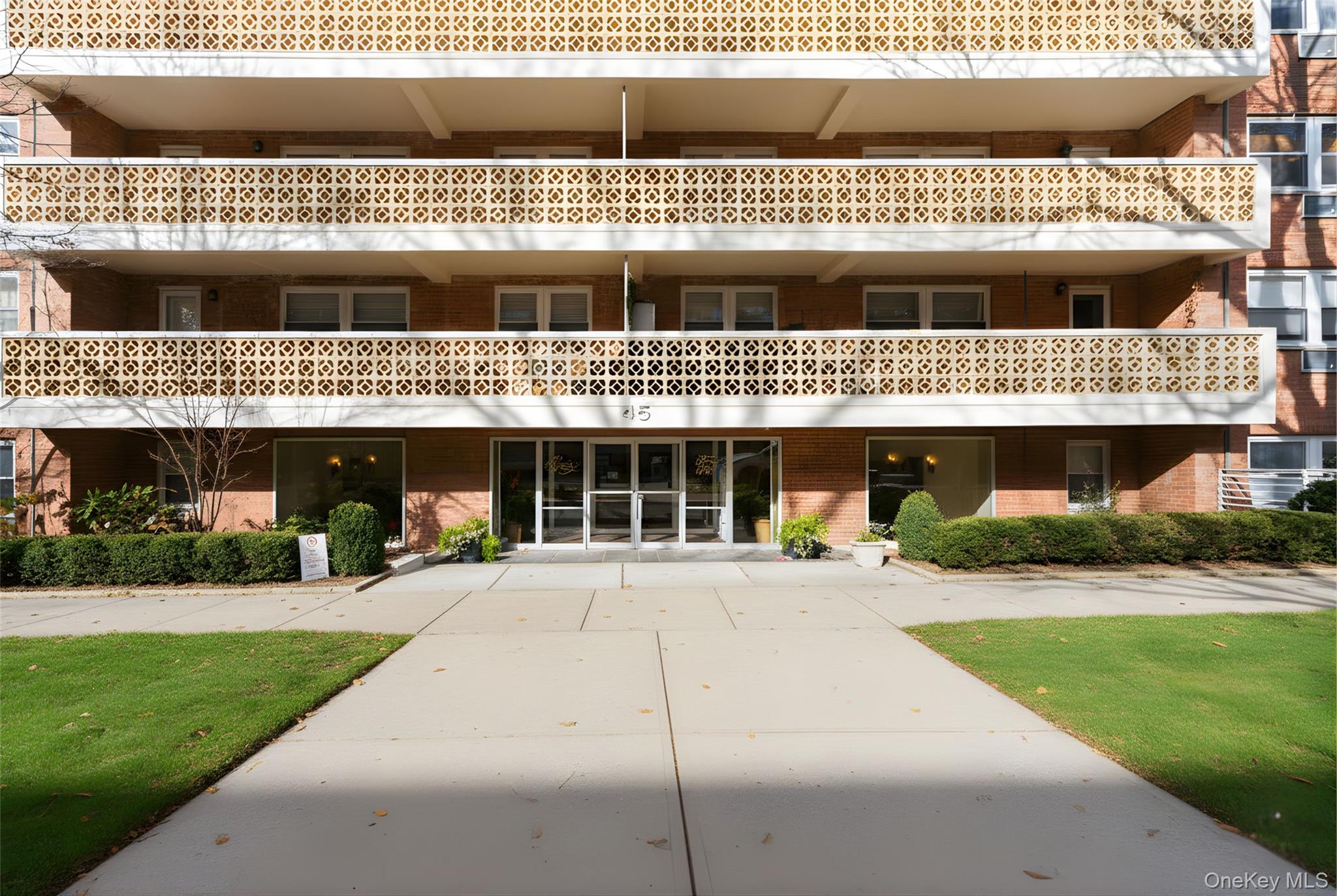 45 Hill Park Avenue # PR2, Great Neck, NY 11021