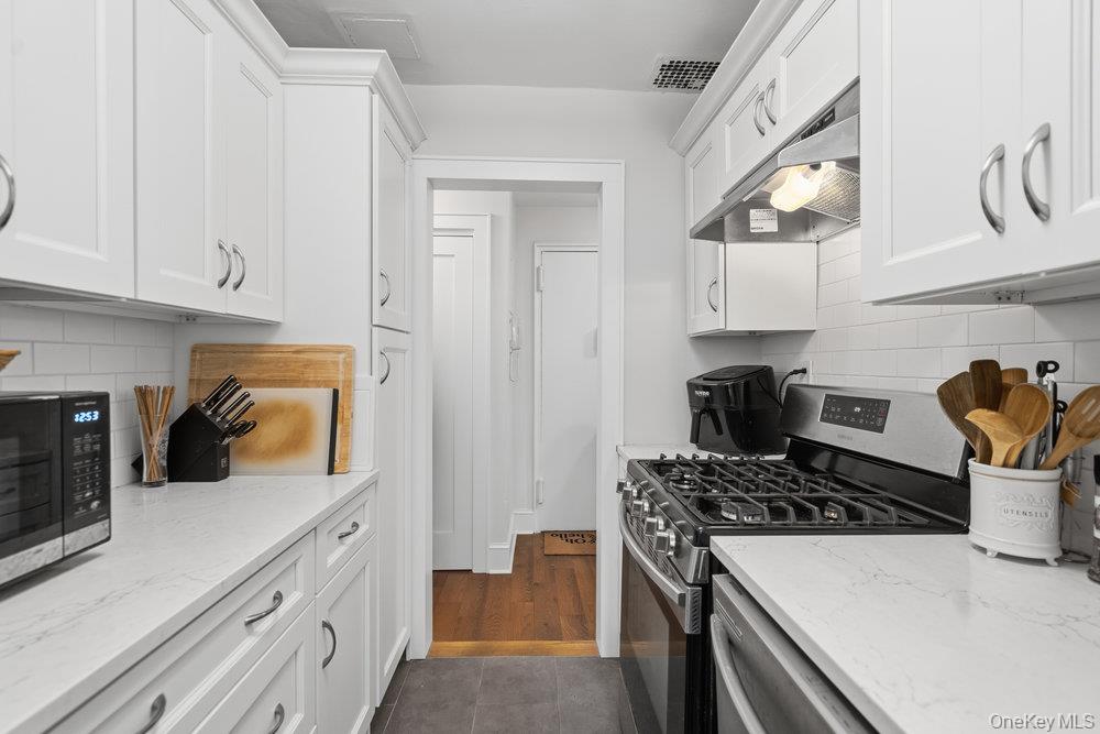 45 Hill Park Avenue # PR2, Great Neck, NY 11021