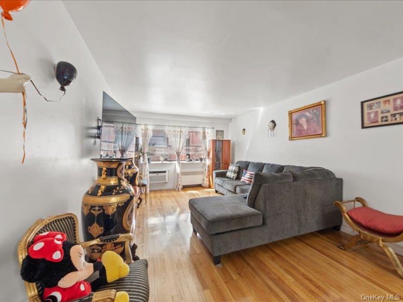 1910 S Pelham Parkway S # 3G, Bronx, NY 10461