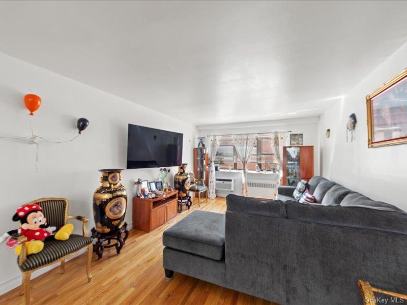1910 S Pelham Parkway S # 3G, Bronx, NY 10461