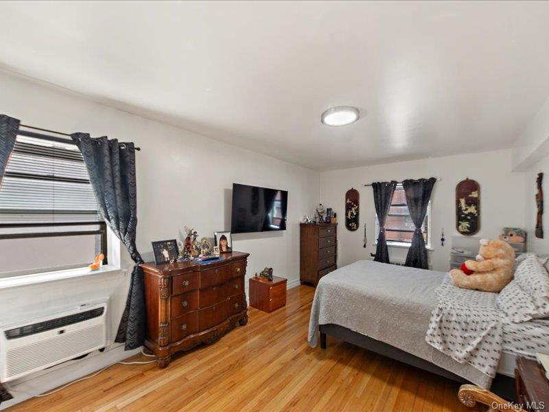 1910 S Pelham Parkway S # 3G, Bronx, NY 10461