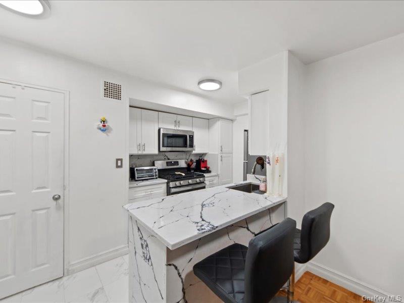 1910 S Pelham Parkway S # 3G, Bronx, NY 10461