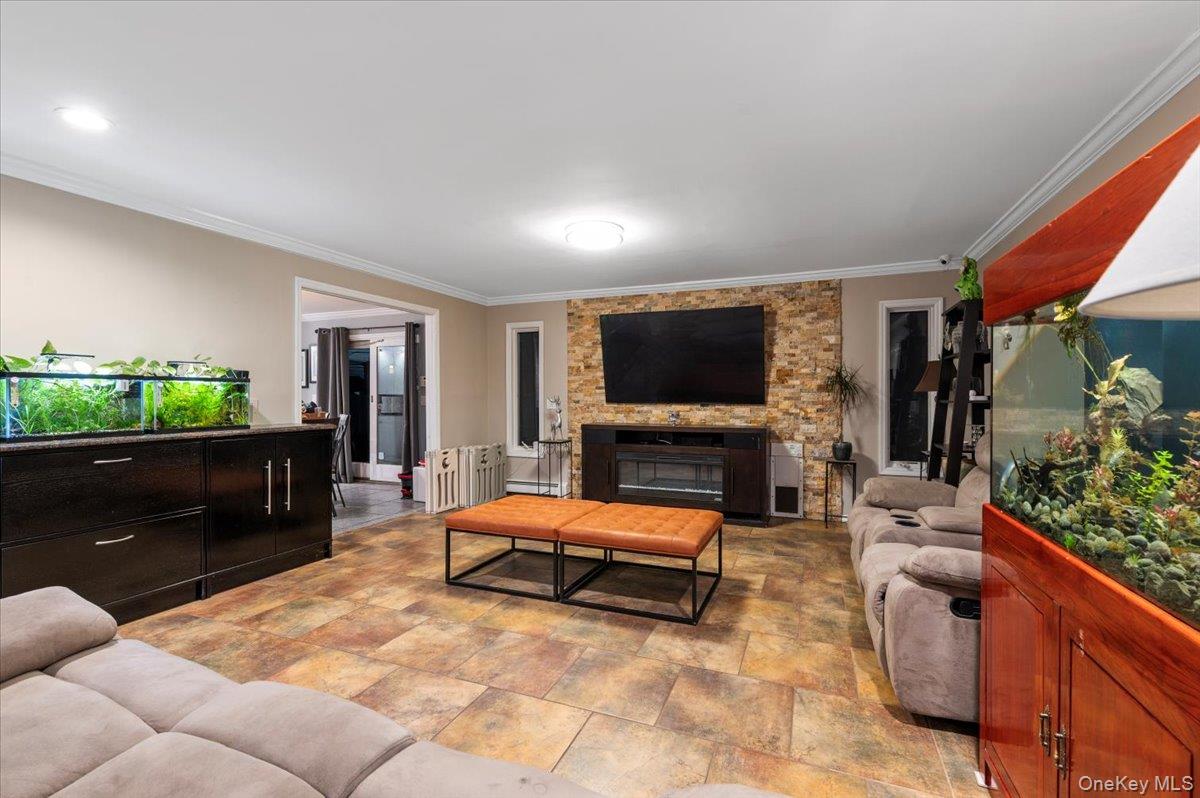 44 E End Avenue, Hicksville, NY 11801