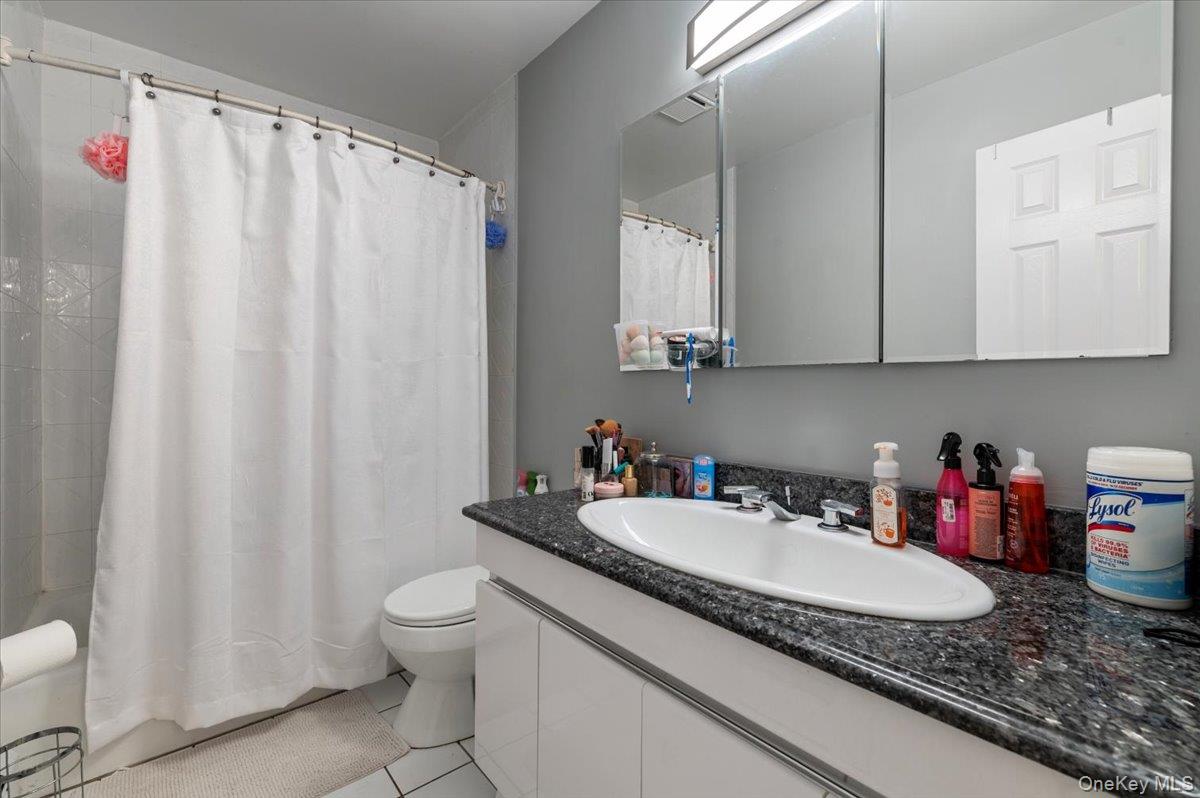 44 E End Avenue, Hicksville, NY 11801