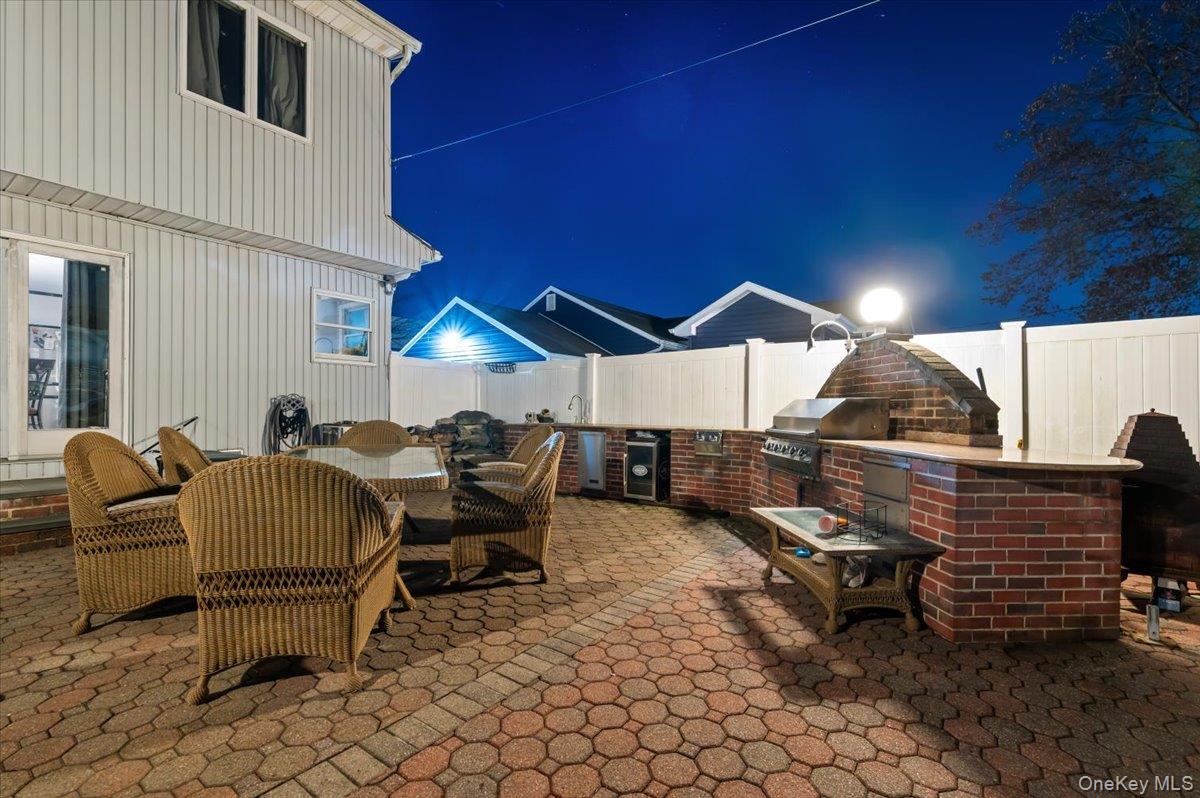 44 E End Avenue, Hicksville, NY 11801