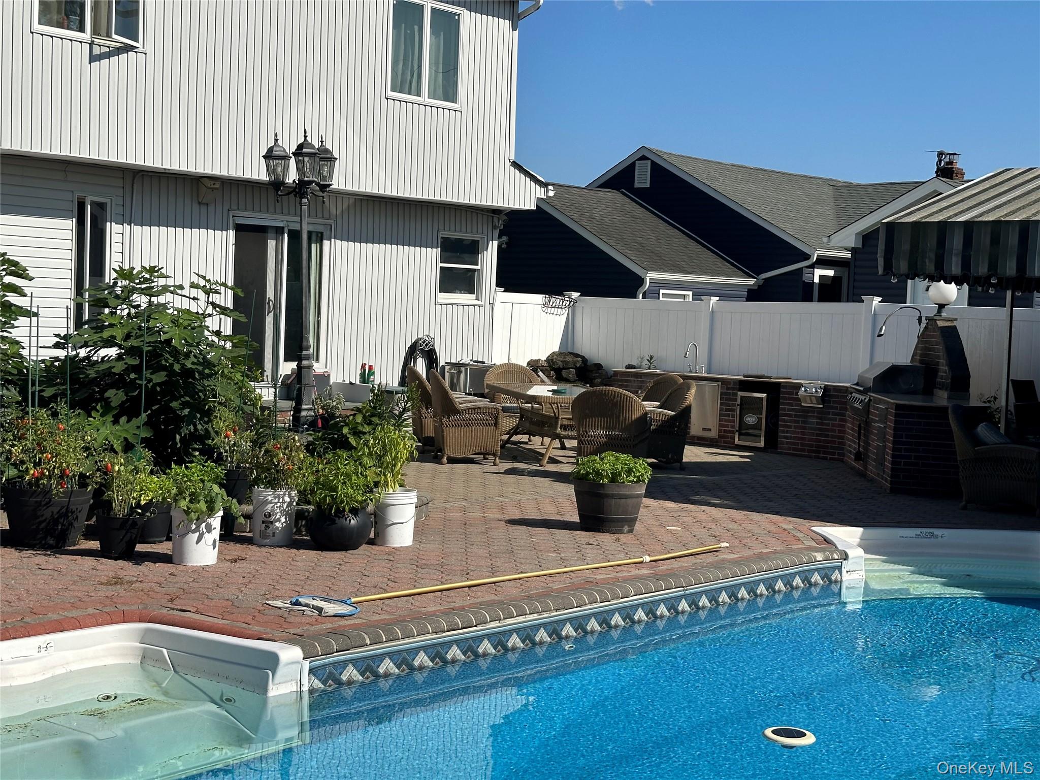 44 E End Avenue, Hicksville, NY 11801