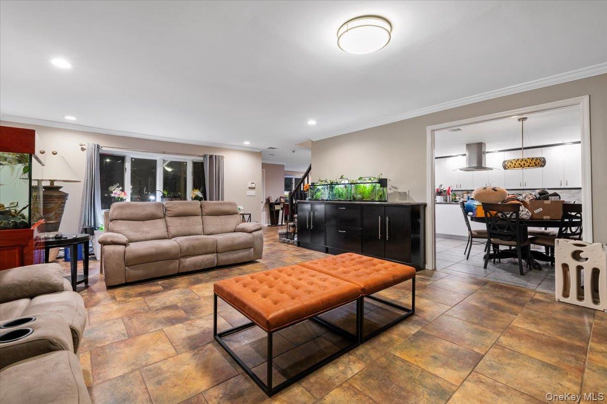 44 E End Avenue, Hicksville, NY 11801