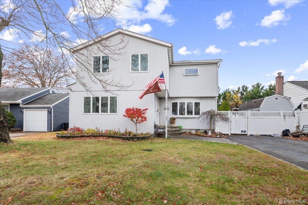 44 E End Avenue, Hicksville, NY 11801