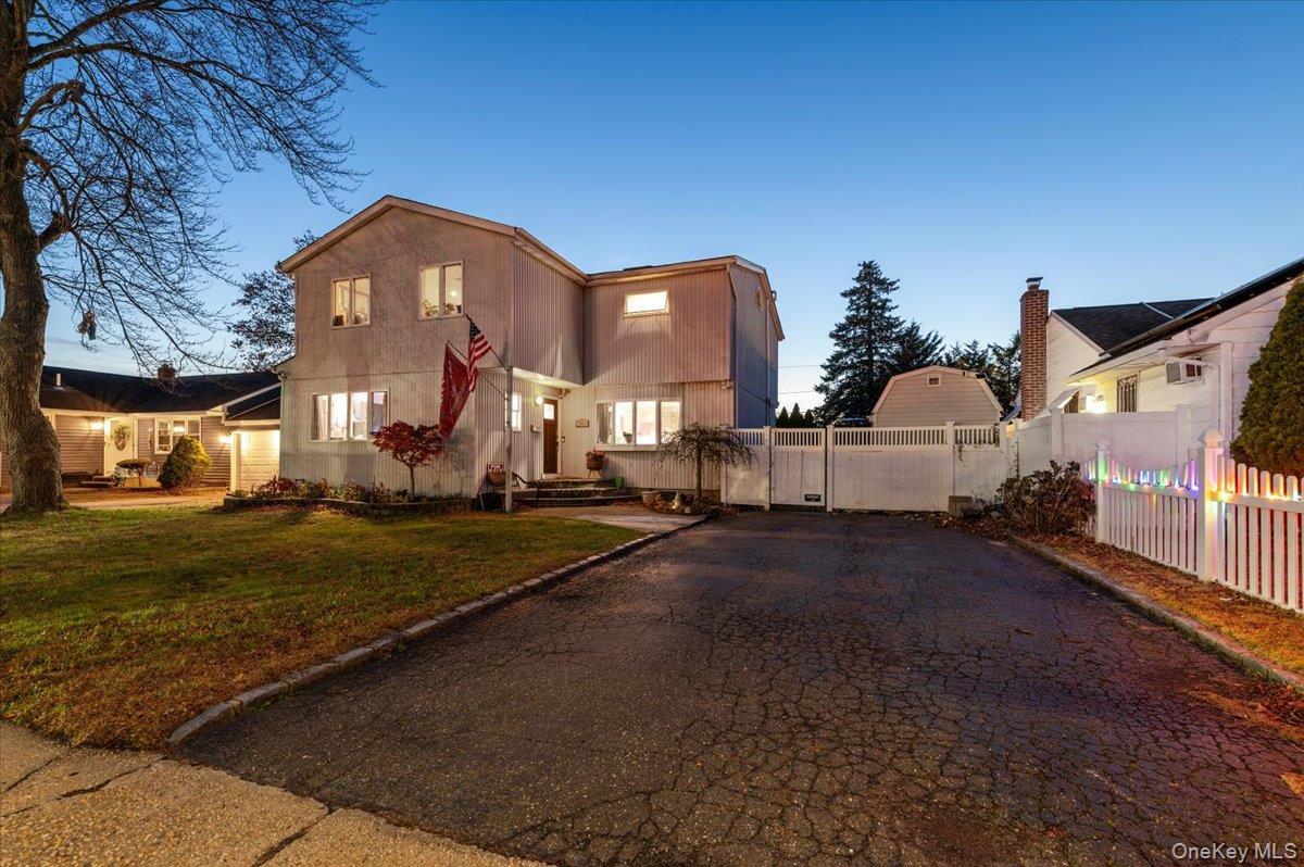 44 E End Avenue, Hicksville, NY 11801