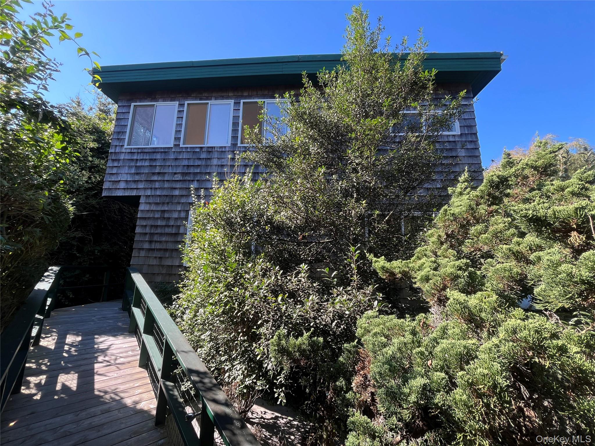 150 Clipper Roadway, Corneille Estates, NY 11770