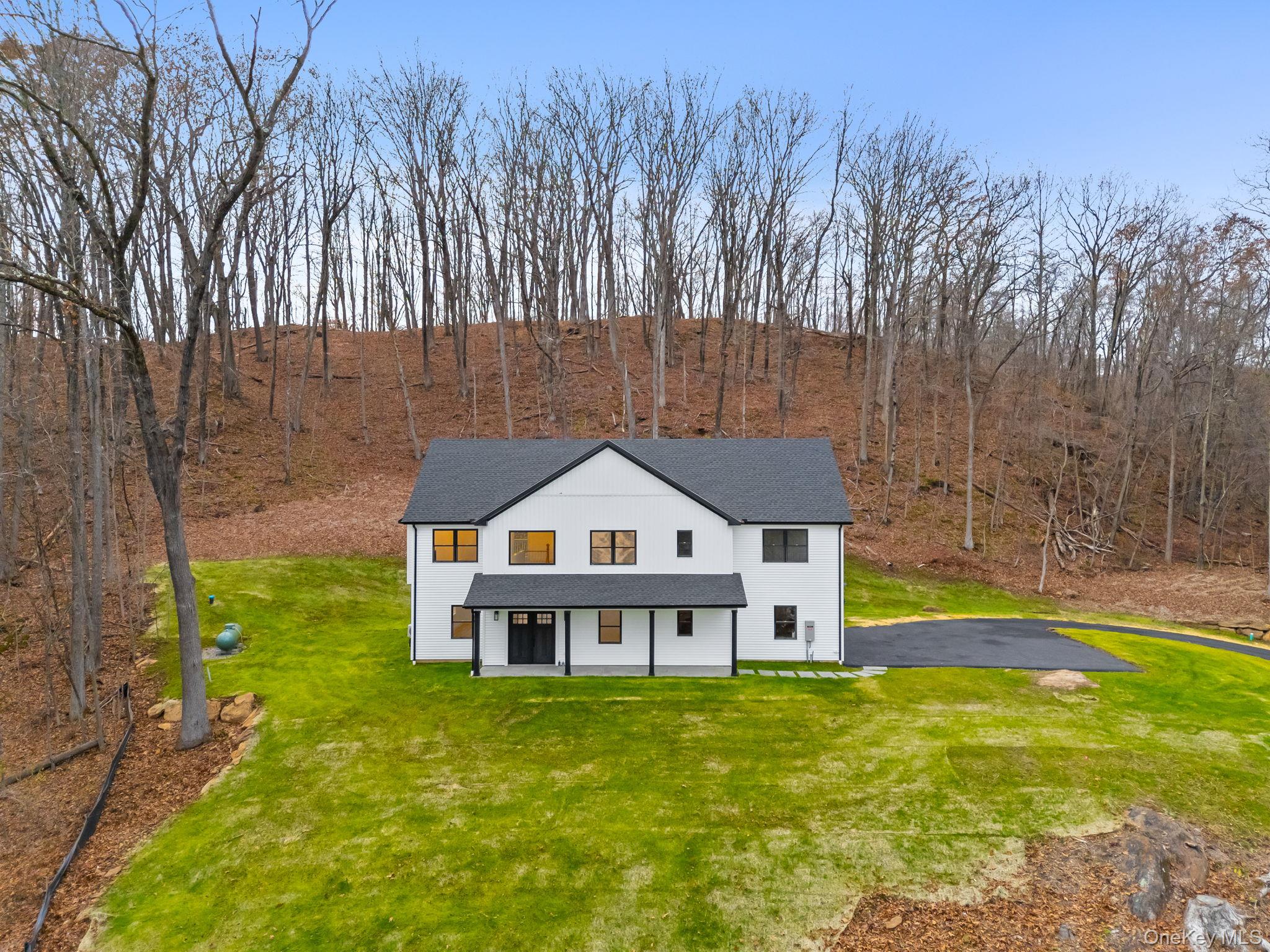 14 Foxwood Terrace E, Patterson, NY 12563