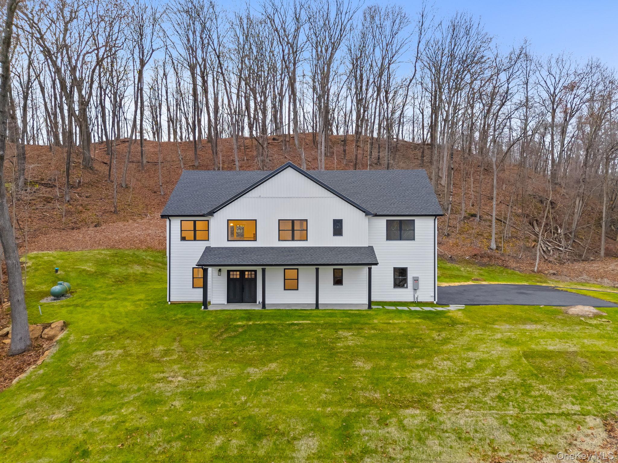 14 Foxwood Terrace E, Patterson, NY 12563