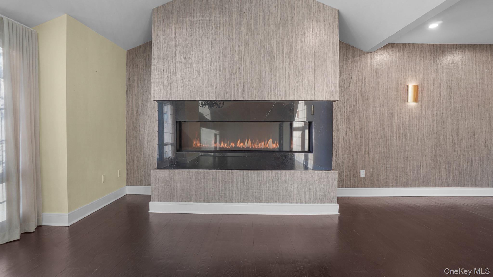 67 Royal Way, New Hyde Park, NY 11040