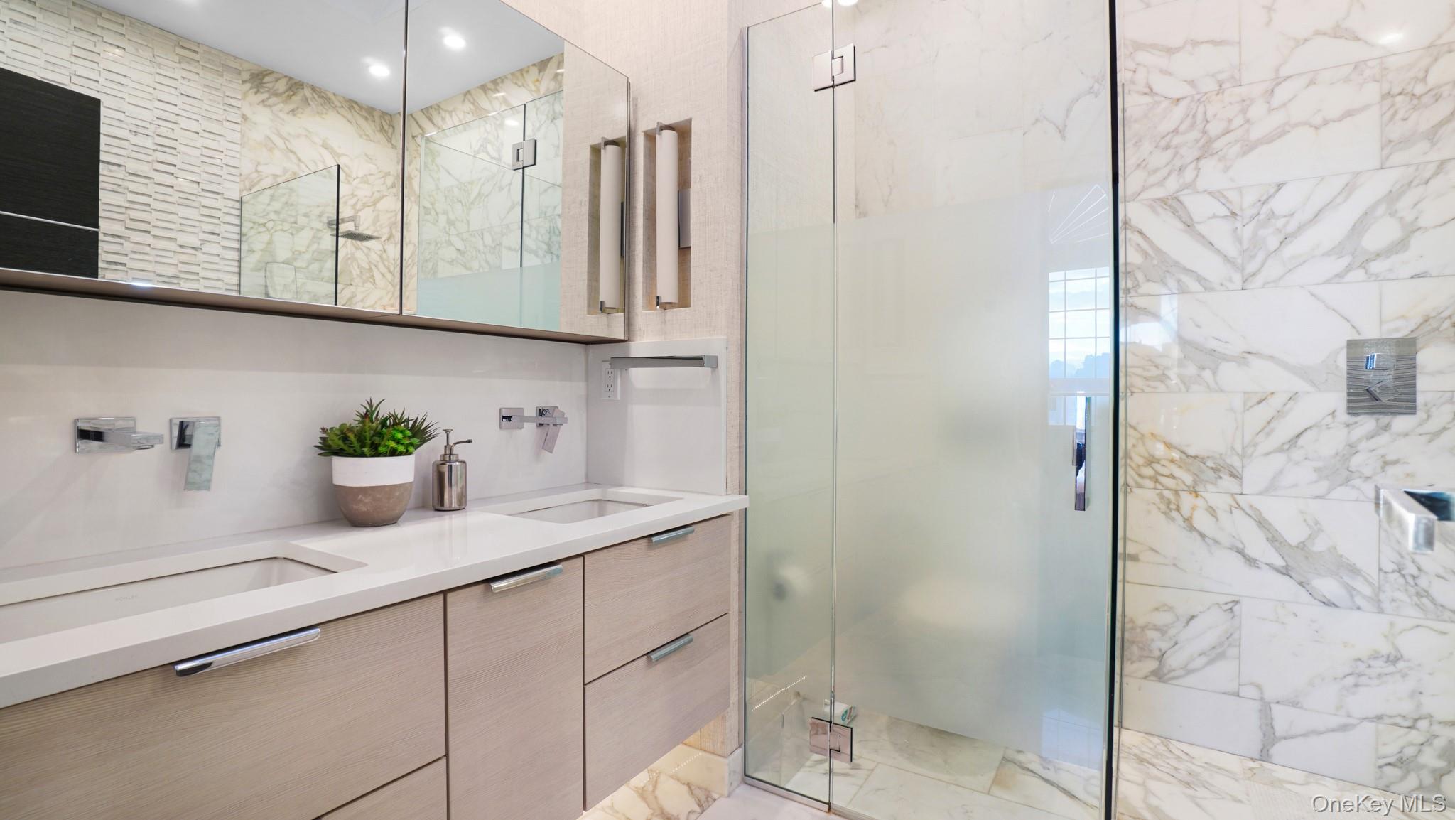 67 Royal Way, New Hyde Park, NY 11040