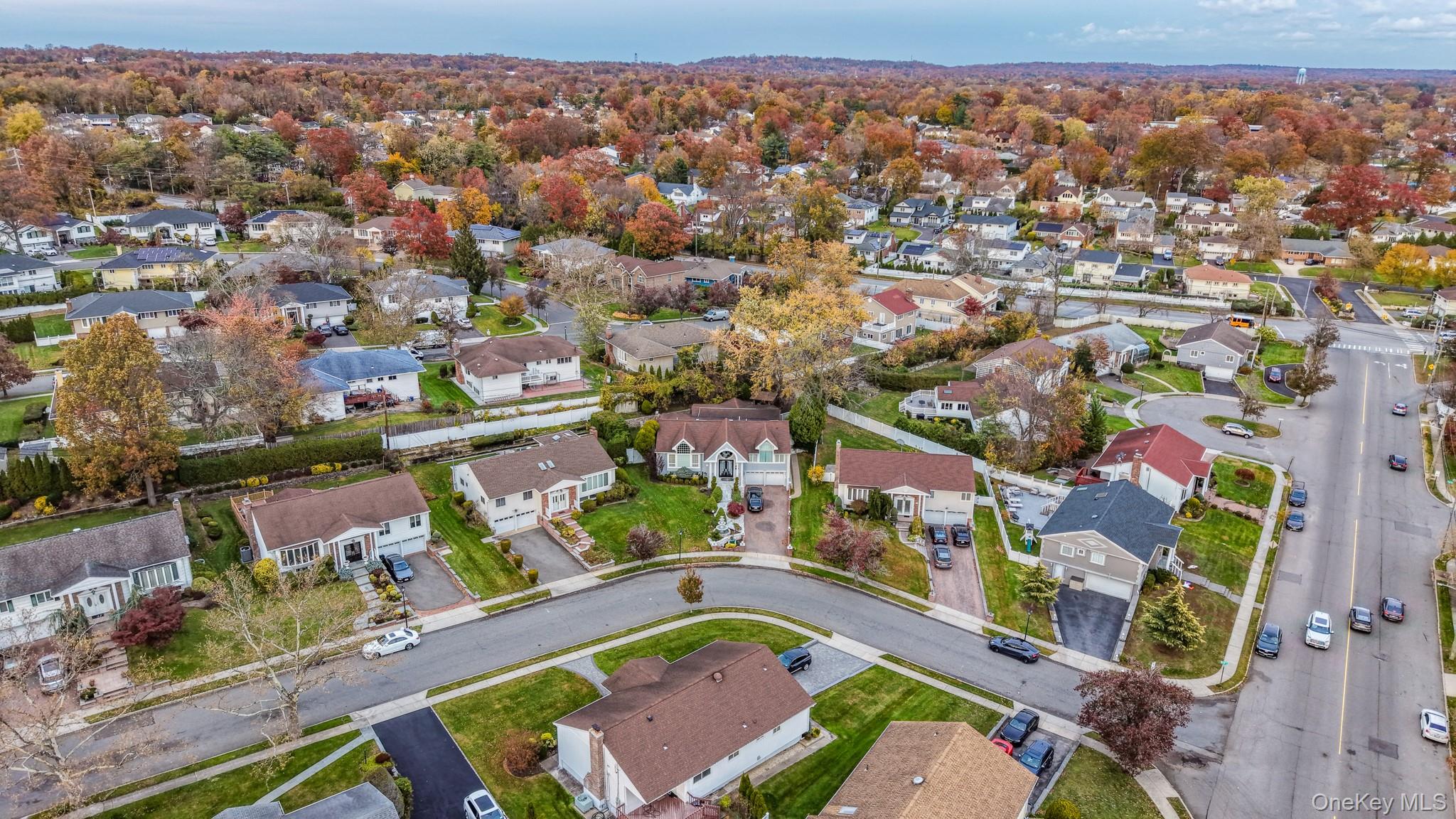 67 Royal Way, New Hyde Park, NY 11040