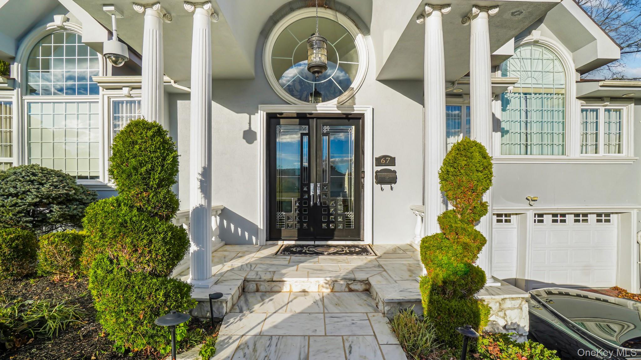 67 Royal Way, New Hyde Park, NY 11040