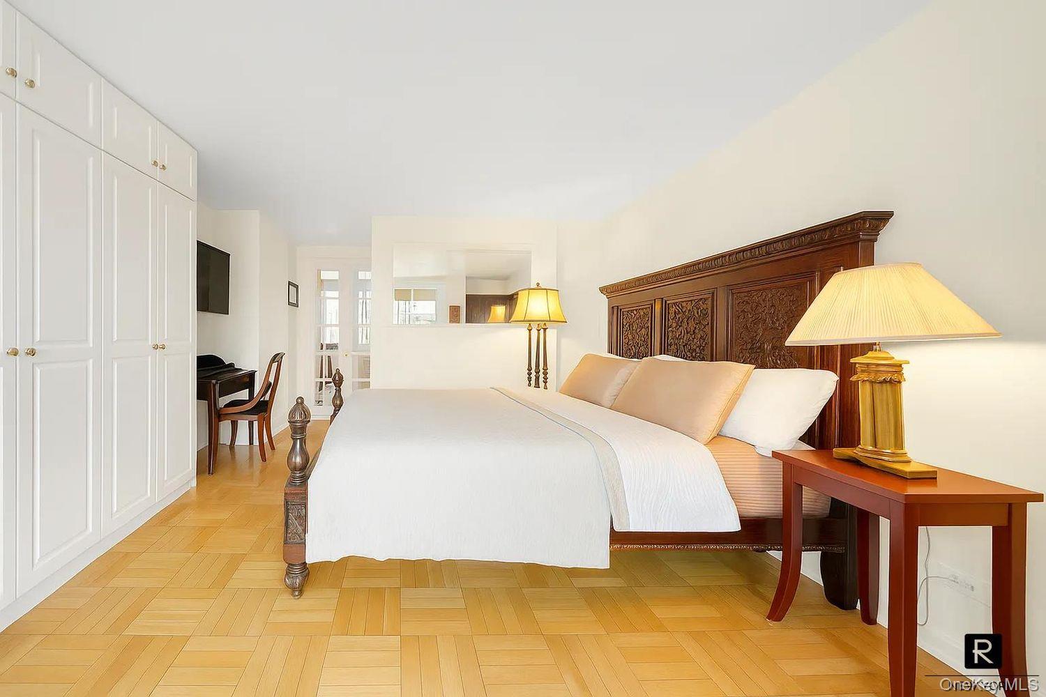 330 East 38th Street # 12-O, New York (Manhattan), NY 10016