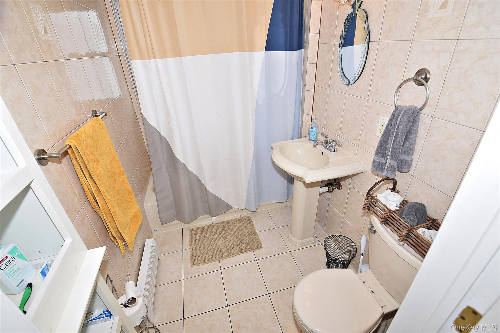 87 Parkside Drive N, Levittown, NY 11756