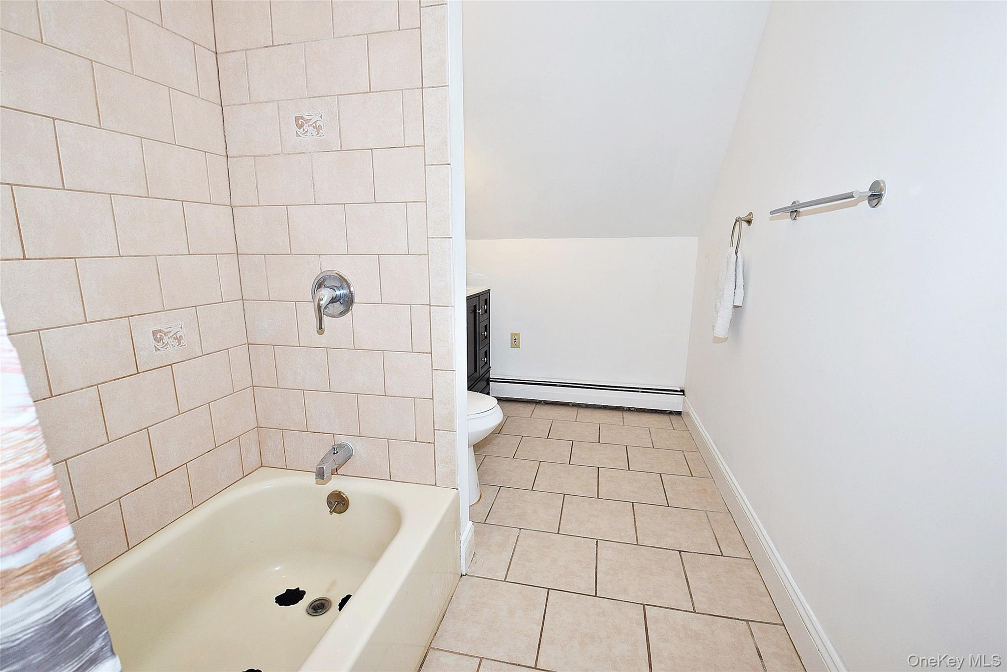 87 Parkside Drive N, Levittown, NY 11756