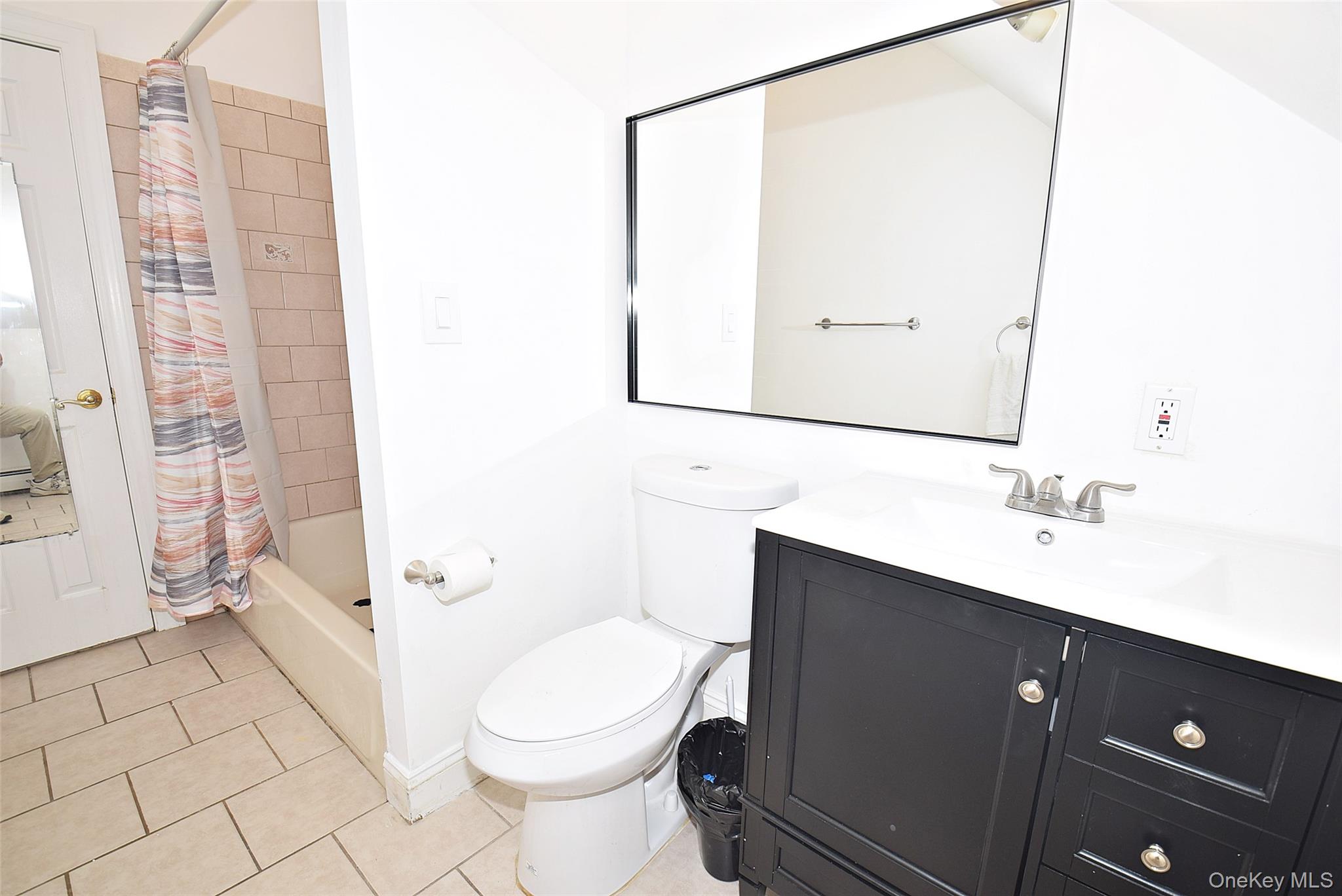 87 Parkside Drive N, Levittown, NY 11756