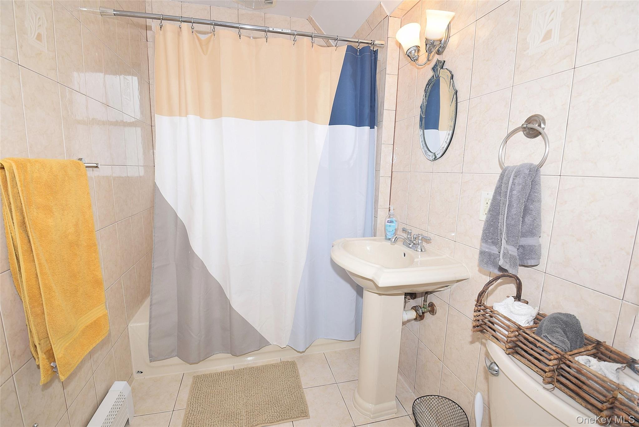 87 Parkside Drive N, Levittown, NY 11756