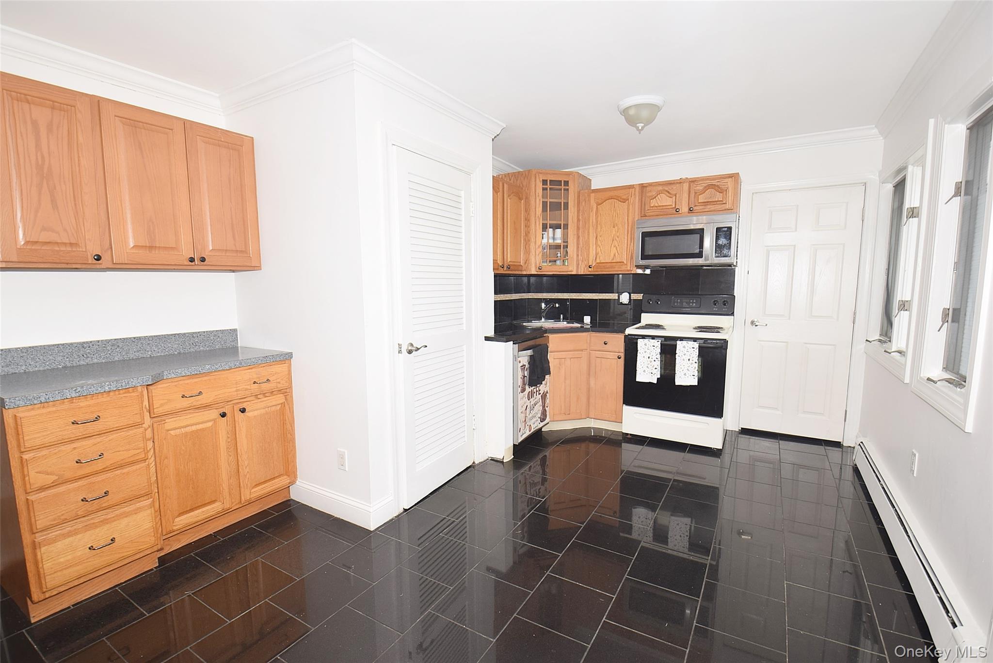 87 Parkside Drive N, Levittown, NY 11756