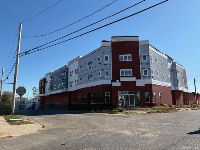 227 4th Avenue # 306E, Bay Shore, NY 11706