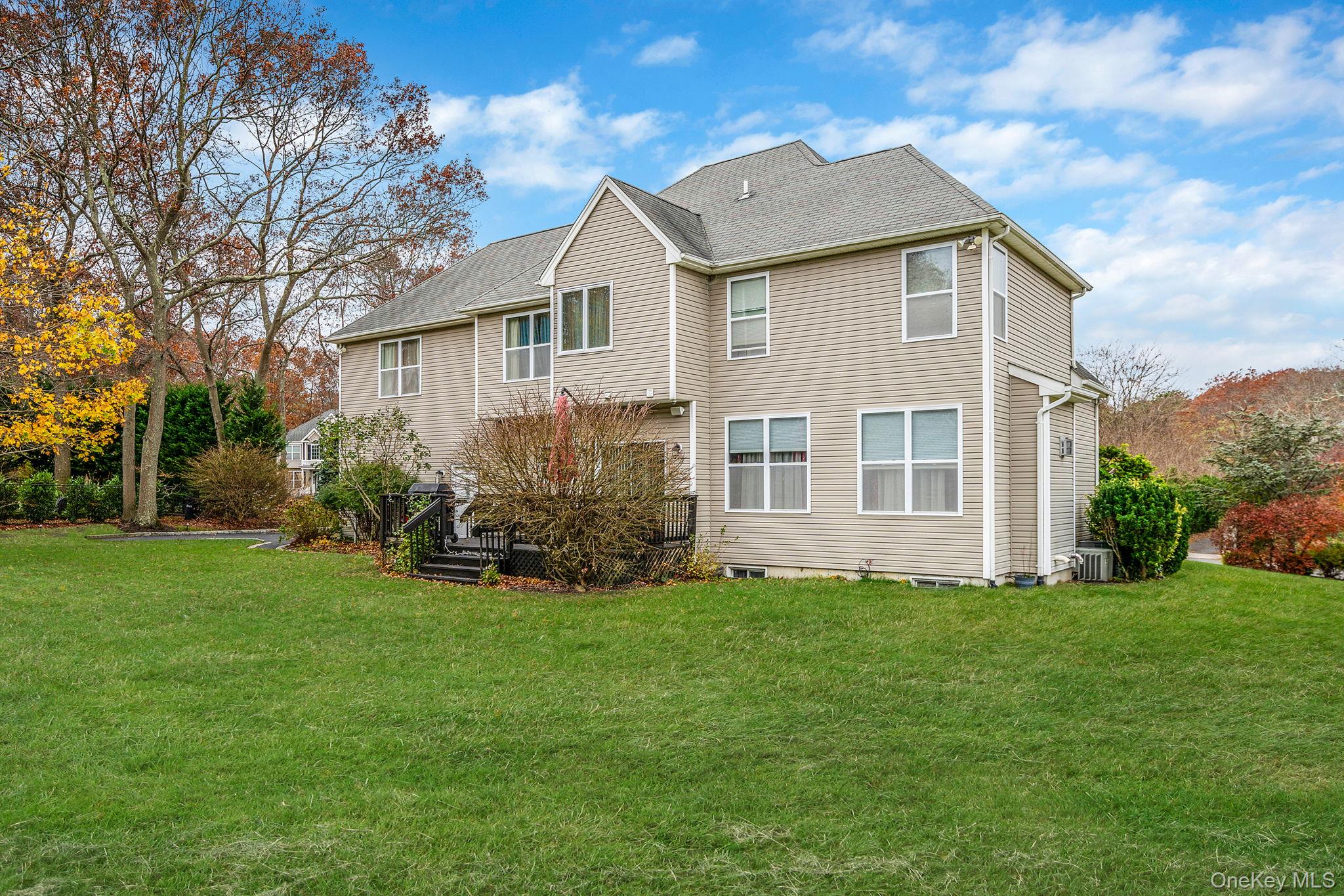 9 Paddock Lane, Medford, NY 11763