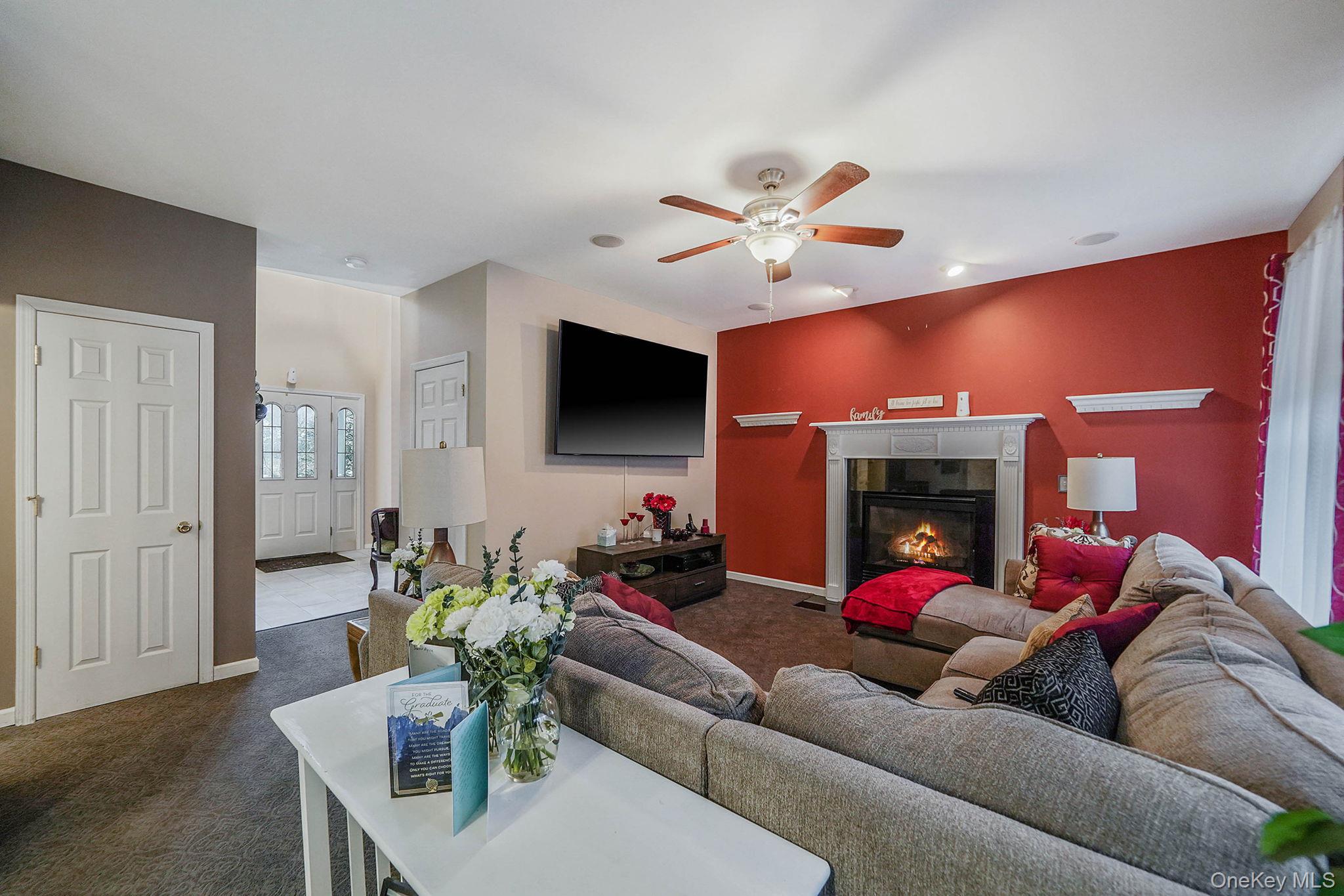 9 Paddock Lane, Medford, NY 11763