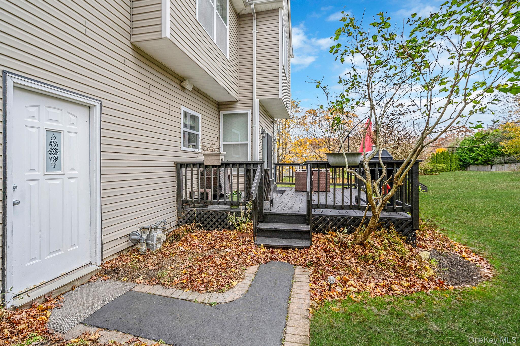 9 Paddock Lane, Medford, NY 11763