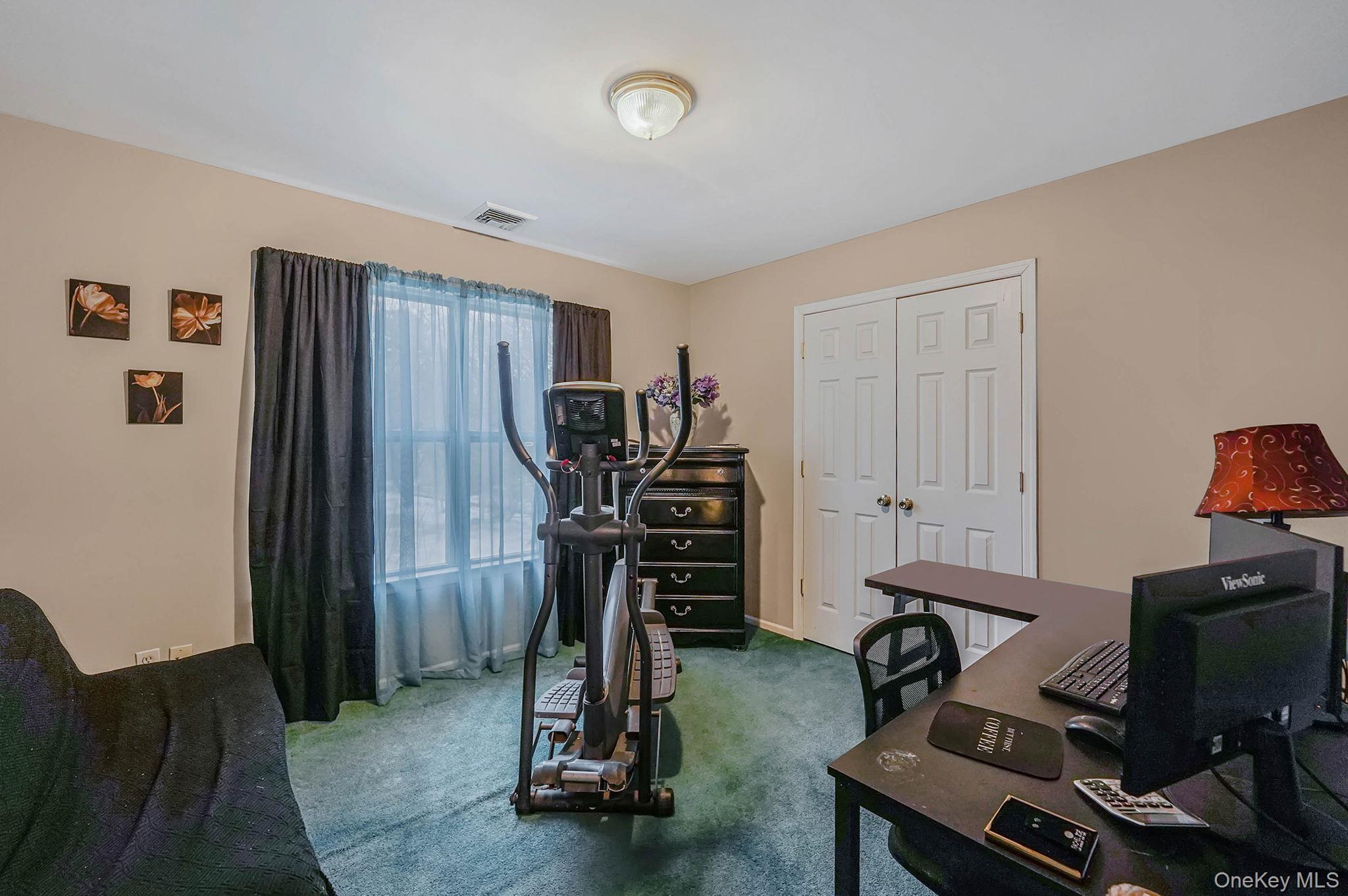 9 Paddock Lane, Medford, NY 11763