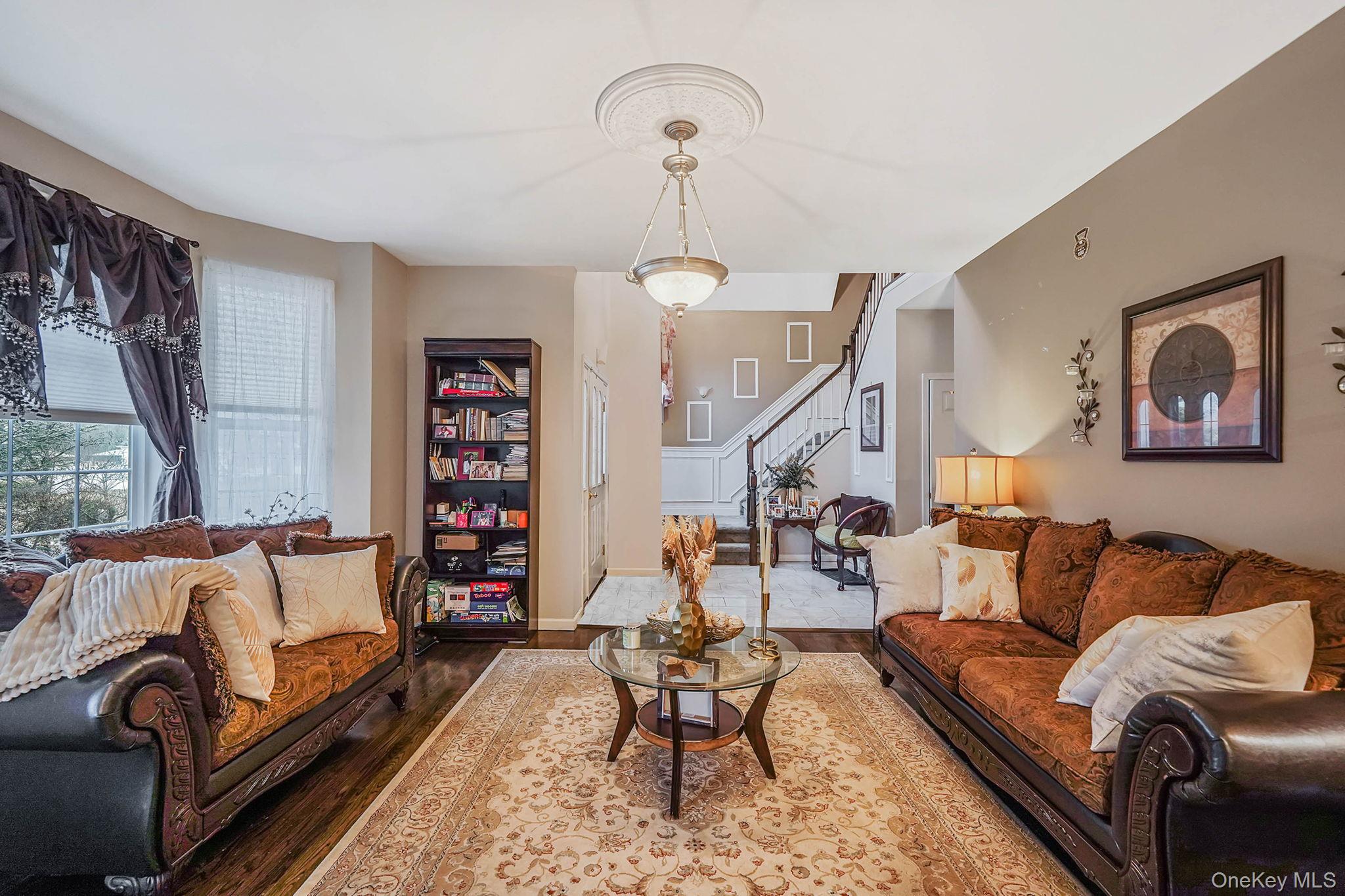 9 Paddock Lane, Medford, NY 11763