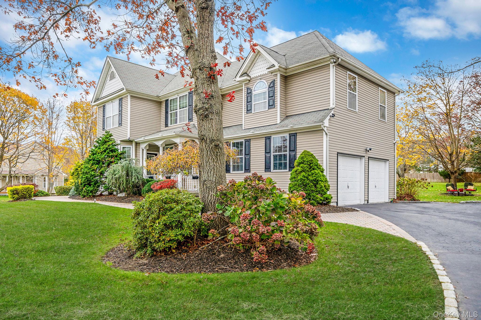 9 Paddock Lane, Medford, NY 11763