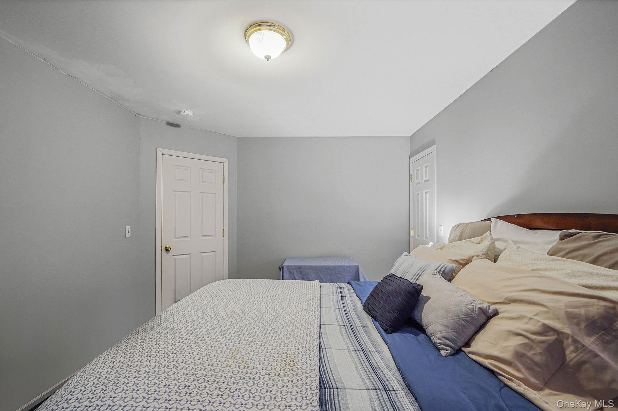 9 Paddock Lane, Medford, NY 11763