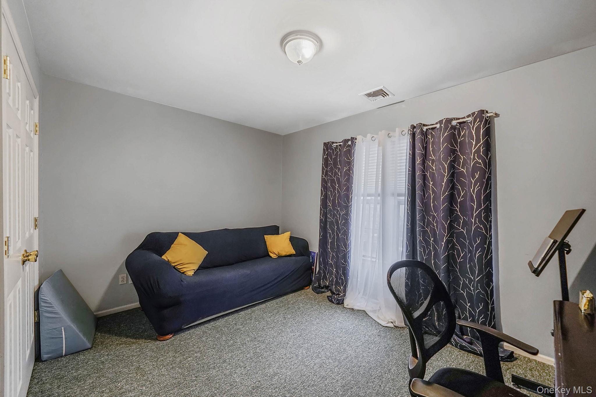 9 Paddock Lane, Medford, NY 11763