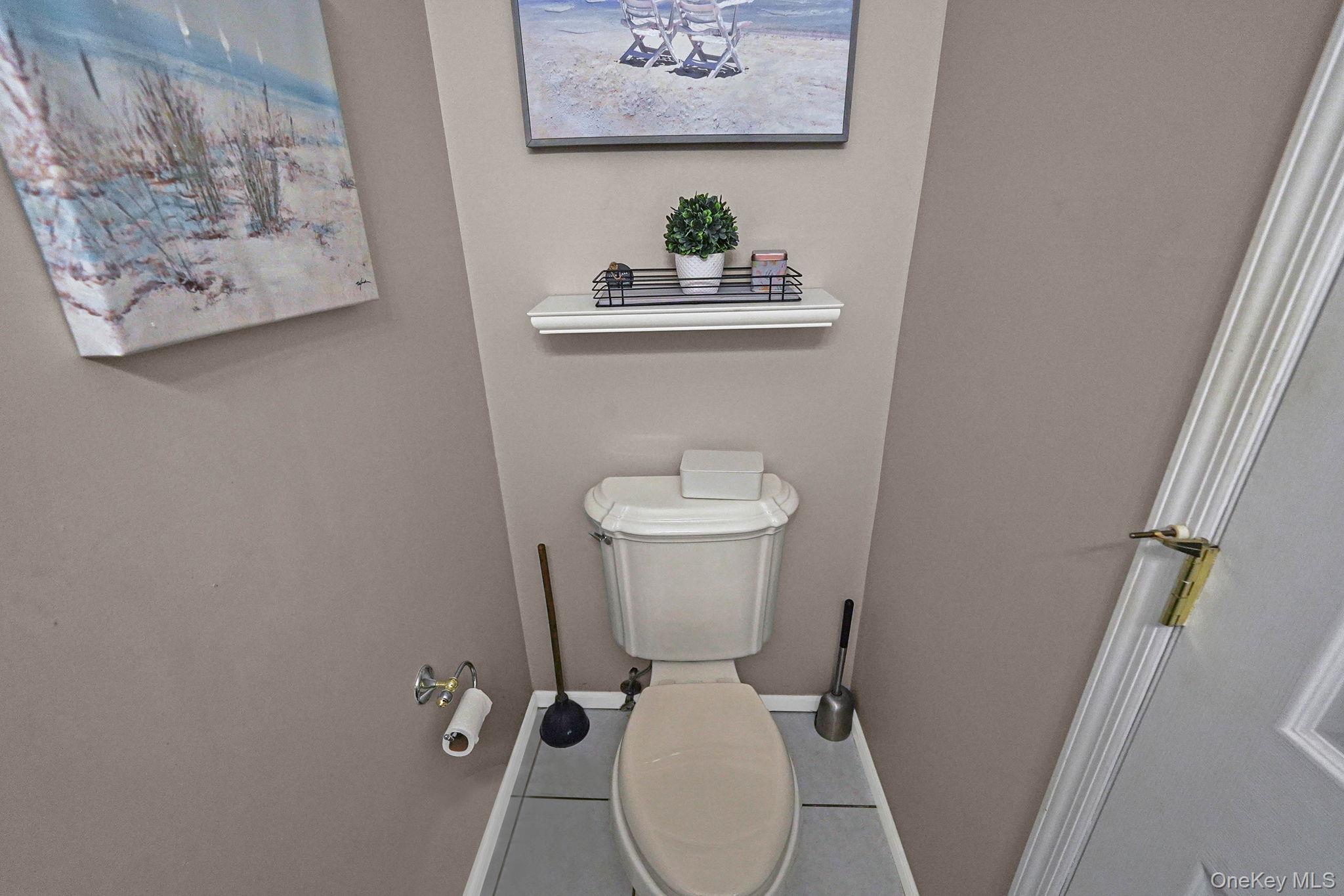 9 Paddock Lane, Medford, NY 11763