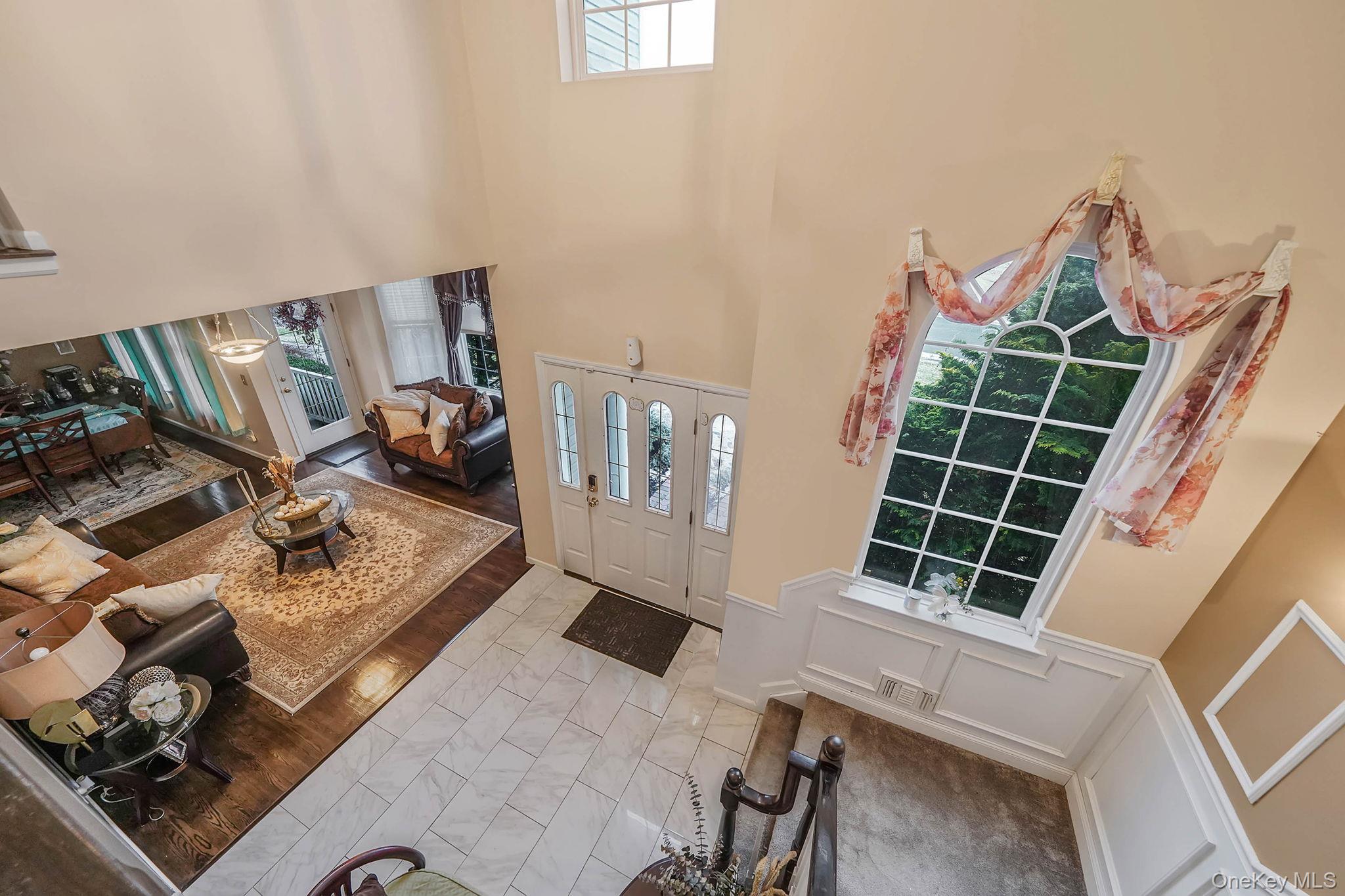 9 Paddock Lane, Medford, NY 11763