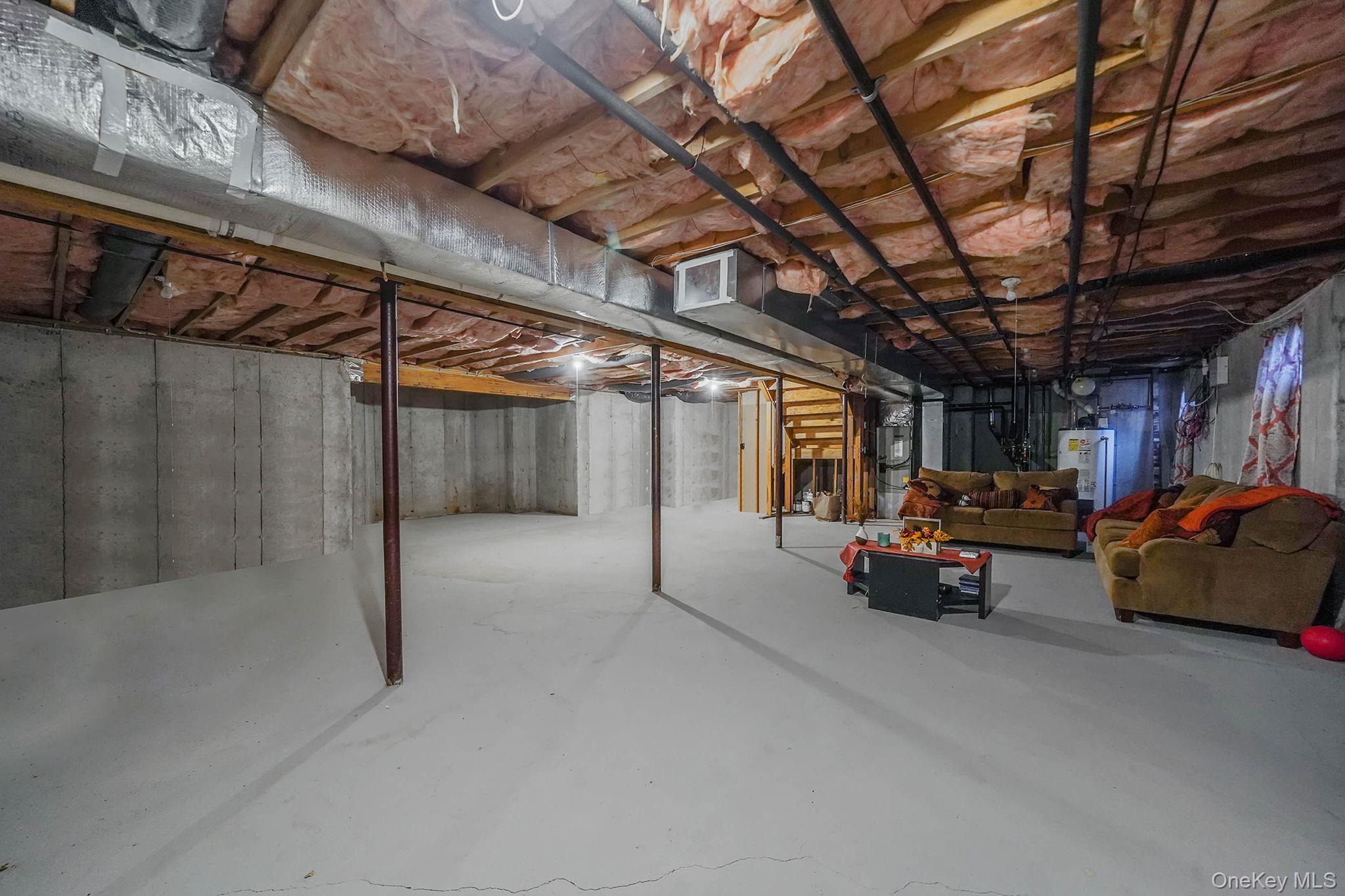 9 Paddock Lane, Medford, NY 11763