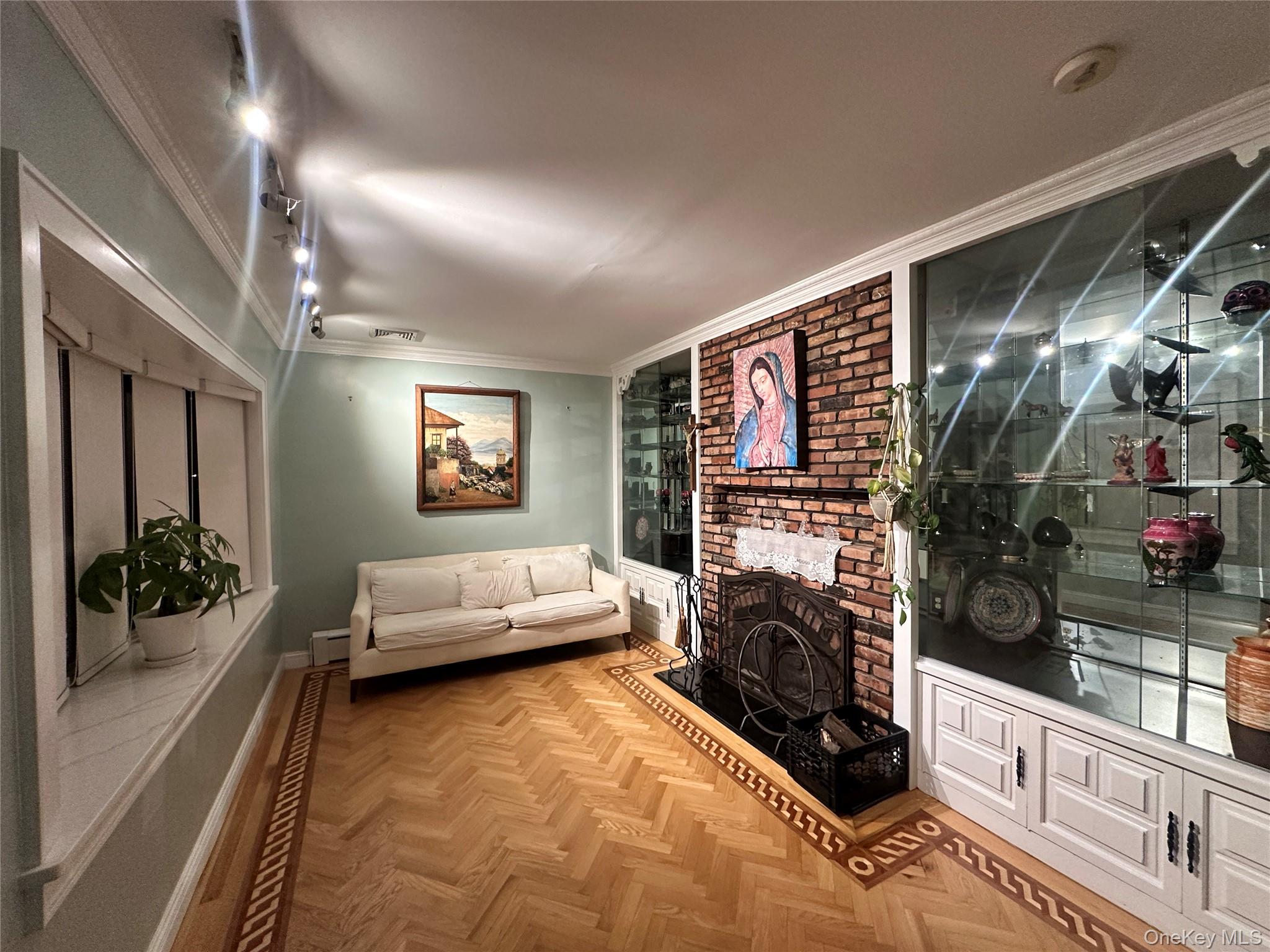 183 N Cottage Street, North Valley Stream, NY 11580