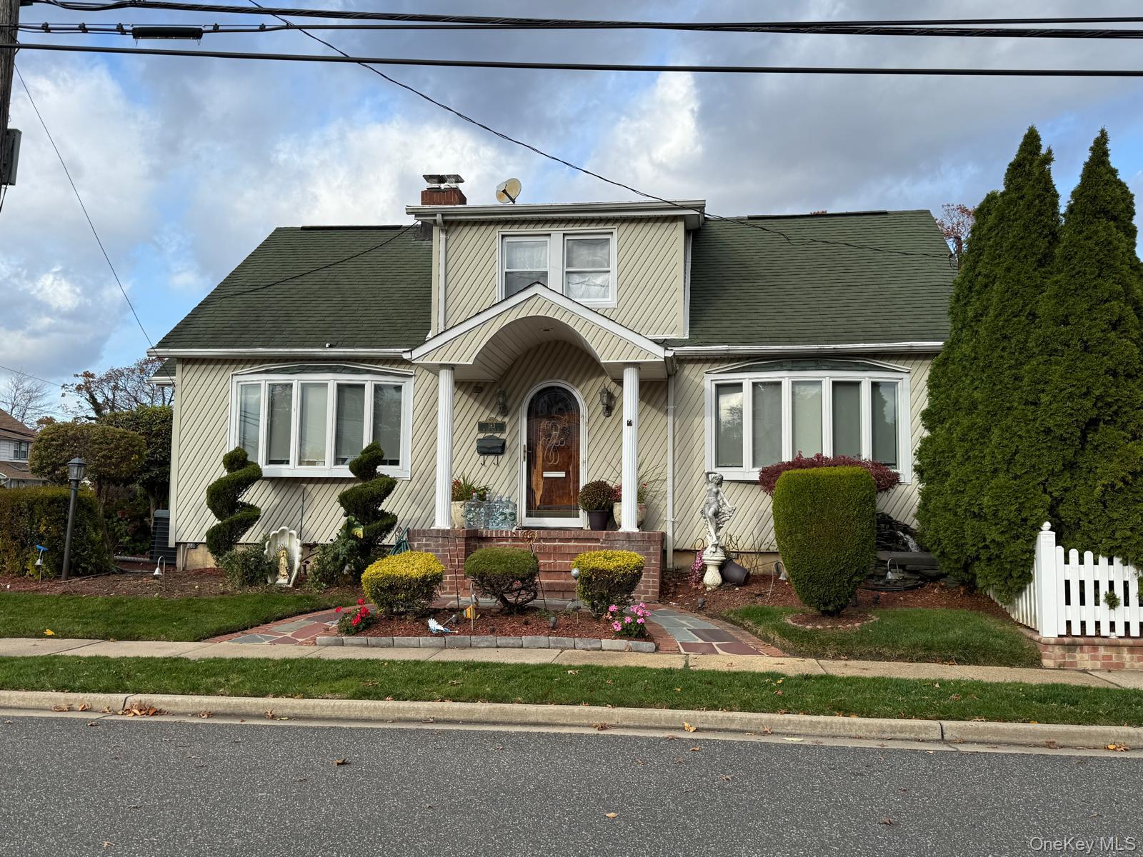183 N Cottage Street, North Valley Stream, NY 11580