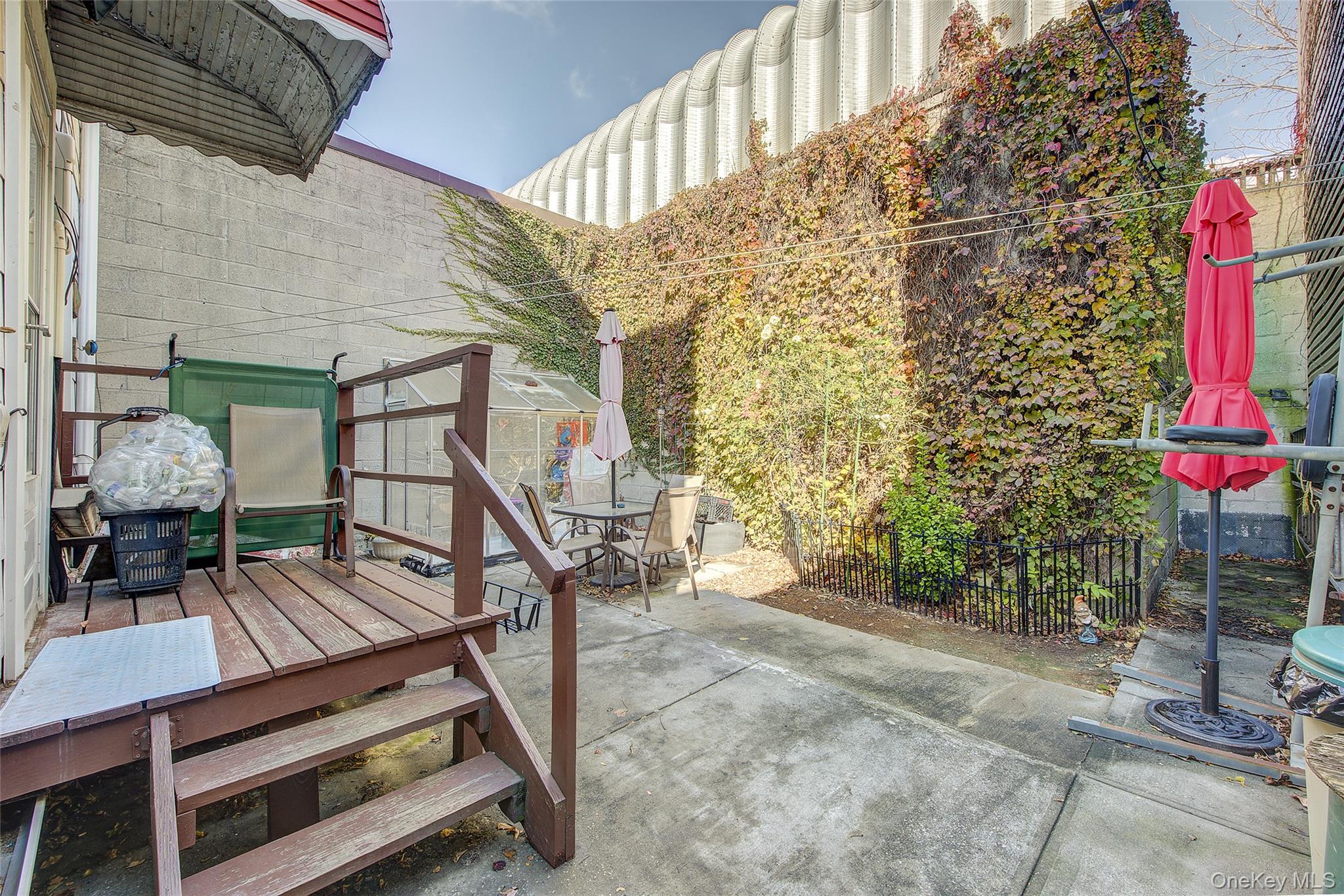 1055 Wyckoff Avenue, Ridgewood, NY 11385