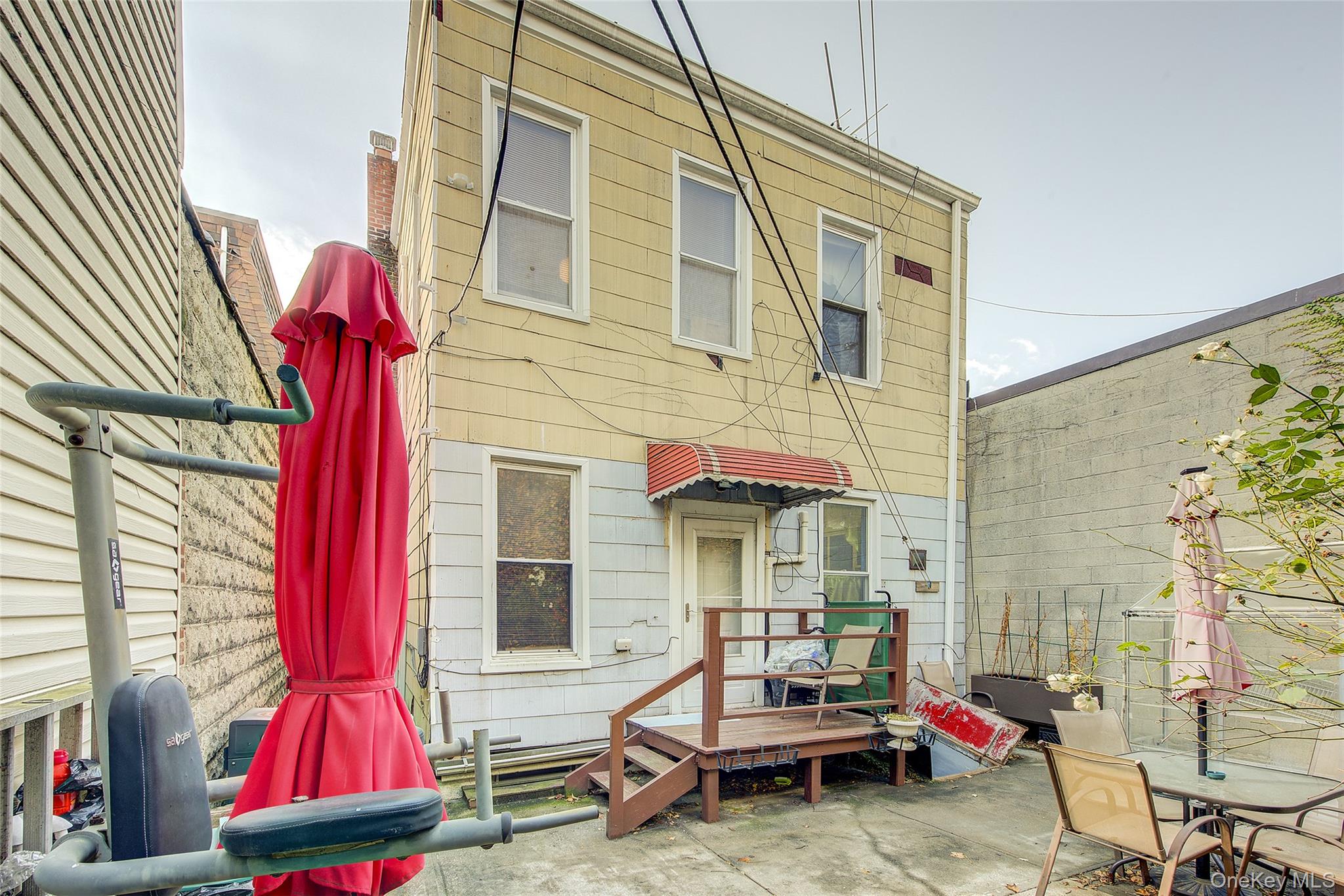 1055 Wyckoff Avenue, Ridgewood, NY 11385