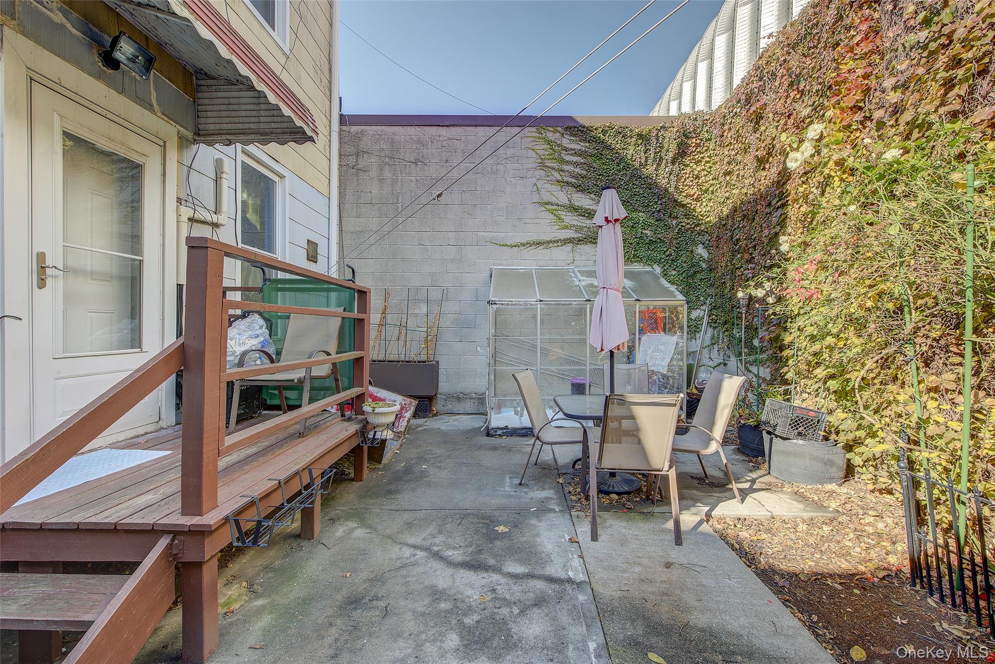 1055 Wyckoff Avenue, Ridgewood, NY 11385